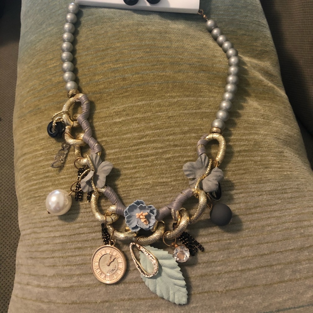 Necklace and earring set